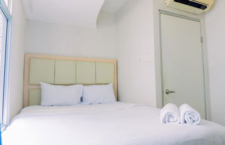 Photo 3 - Cozy Stay And Tidy 1Br Green Bay Pluit Apartment