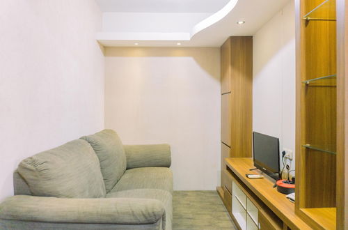 Photo 9 - Cozy Stay And Tidy 1Br Green Bay Pluit Apartment