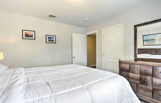 Photo 3 - Ideally Located Glen Cove Apartment