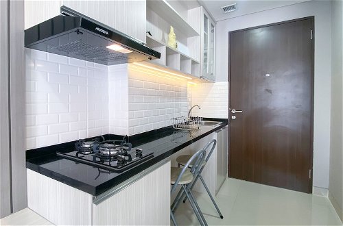 Foto 9 - Simple And Cozy Living Studio Transpark Cibubur Apartment