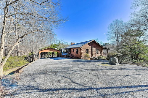 Foto 32 - Lake Norman Cabin: Private Dock & Hot Tub