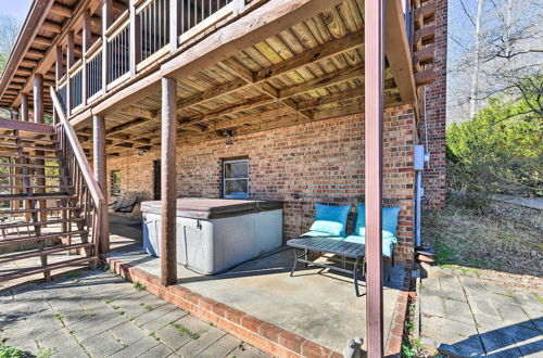 Photo 19 - Lake Norman Cabin: Private Dock & Hot Tub