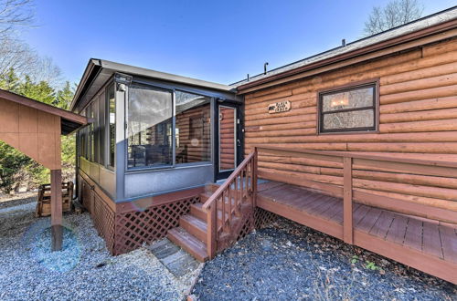 Photo 8 - Lake Norman Cabin: Private Dock & Hot Tub