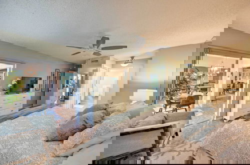 Foto 3 - Naples Condo w/ Enclosed Balcony & Lake Views