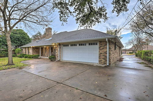 Photo 11 - Spacious Waco Home ~ 9 Mi to Magnolia Market