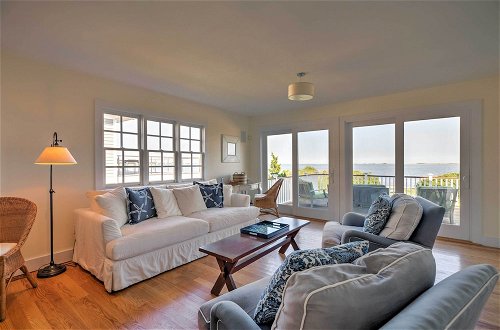 Foto 26 - Luxe Waterfront East Quogue Home w/ Beach On-site