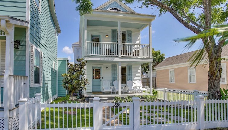 Photo 1 - Historic Galveston Home: Walk to The Strand