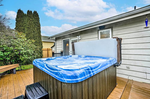 Photo 14 - Lynnwood Home w/ Private Hot Tub