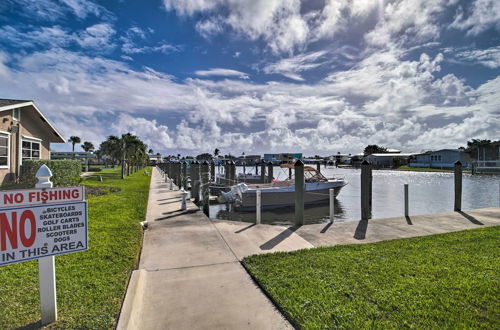 Foto 12 - Cozy Jensen Beach Home: Pool Access, Walk to Beach