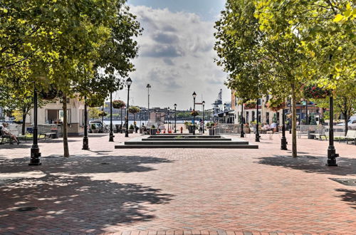 Foto 6 - Classic Fells Point Condo on Broadway Square