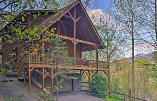 Foto 1 - Spacious Maggie Valley Cabin w/ Hot Tub & MTN View