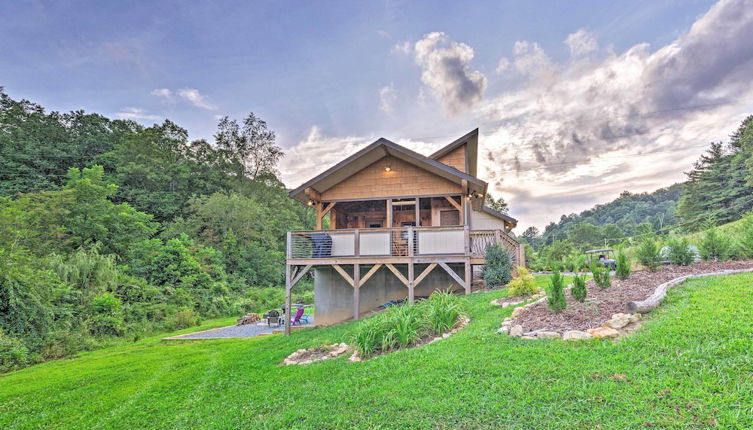 Foto 1 - Sawyers Cabin w/ Hot Tub, 12 Mi to Asheville