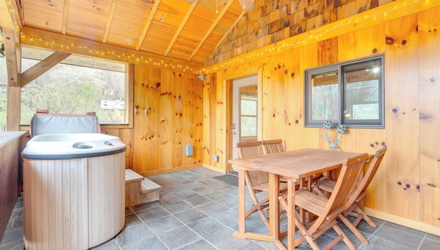 Sawyers Cabin w/ Hot Tub, 12 Mi to Asheville - Foto 5