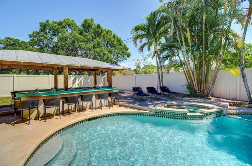 Photo 17 - Colorful Vero Beach Vacation Rental With Pool