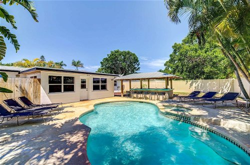 Foto 7 - Colorful Vero Beach Vacation Rental With Pool