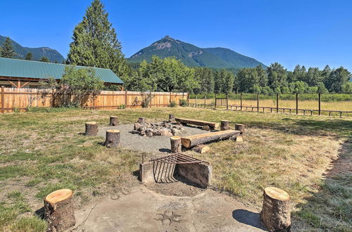 Foto 26 - Rustic Cabin Near Mt Rainier: Fire Pit & Bbq