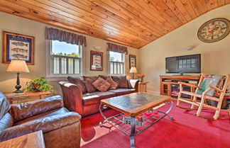 Photo 1 - Cozy Apt w/ Hot Tub & Deck, 10 Mi to Stowe Resort