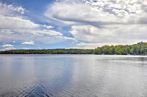 Foto 4 - Lakefront Family Escape w/ Views, Dock, & Kayaks