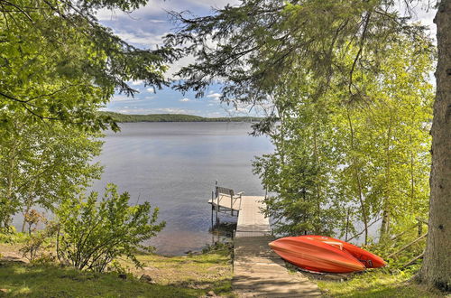 Foto 21 - Lakefront Family Escape w/ Views, Dock, & Kayaks