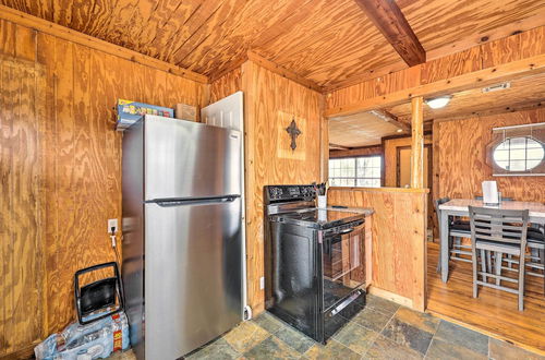 Photo 8 - Pet-friendly Cabin Rental Retreat