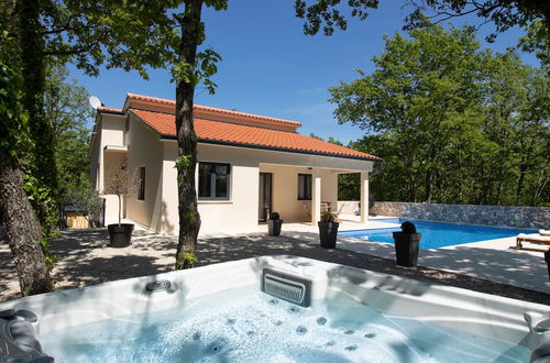 Foto 45 - Villa PORTUM - Where Serenity & Comfort meet, Luxurious Woodland Retreat with Private Heated Pool & Amenities