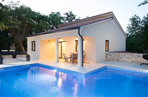 Foto 24 - Villa PORTUM - Where Serenity & Comfort meet, Luxurious Woodland Retreat with Private Heated Pool & Amenities