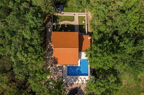 Foto 54 - Villa PORTUM - Where Serenity & Comfort meet, Luxurious Woodland Retreat with Private Heated Pool & Amenities
