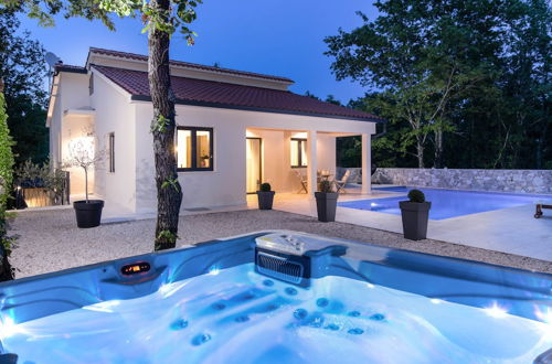 Foto 50 - Villa PORTUM - Where Serenity & Comfort meet, Luxurious Woodland Retreat with Private Heated Pool & Amenities