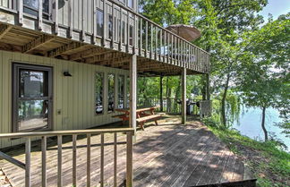 Foto 1 - Waupaca Lakefront Home w/ Pool Table & Dock