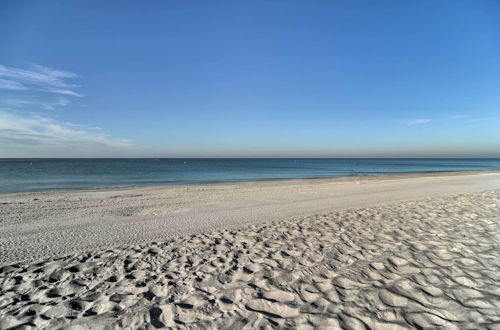 Foto 15 - Waterfront Condo w/ Patio & Pool on Madeira Beach