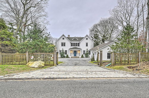 Foto 2 - Shelter Island Retreat w/ Outdoor Pool