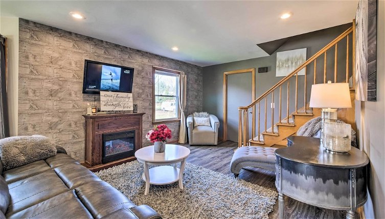 Photo 1 - Spacious Family-friendly Home in Massillon