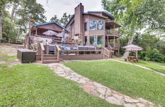 Foto 1 - Beautiful Lakehouse w/ Hot Tub, Boathouse & Kayaks