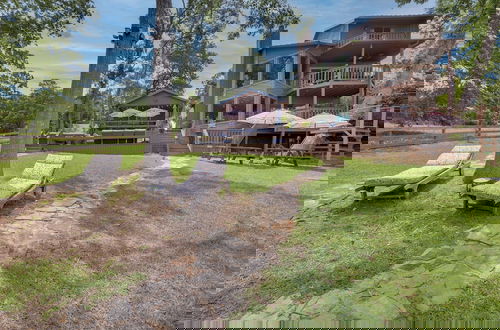 Foto 18 - Beautiful Lakehouse w/ Hot Tub, Boathouse & Kayaks