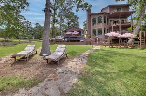 Photo 4 - Beautiful Lakehouse w/ Hot Tub, Boathouse & Kayaks