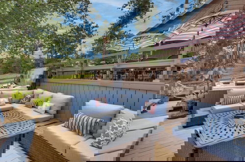 Foto 34 - Beautiful Lakehouse w/ Hot Tub, Boathouse & Kayaks