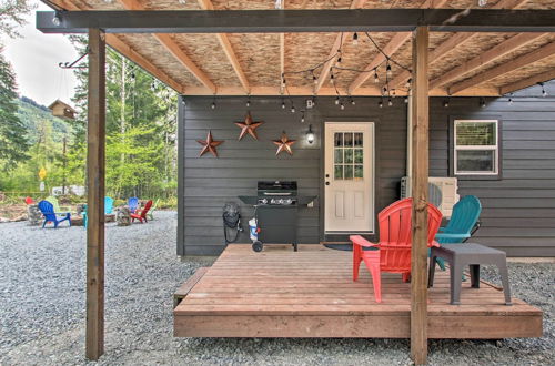 Photo 8 - Cozy Cabin - 5 Miles to Mt Rainier National Park