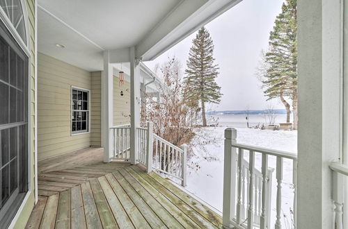 Photo 4 - Spacious Lakefront Cottage w/ Fire Pit