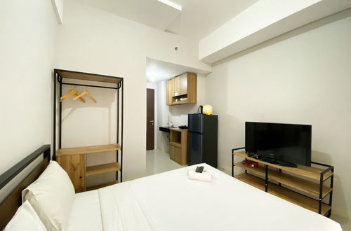 Photo 5 - Chic And Cozy Studio Apartment At Transpark Juanda Bekasi