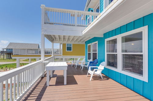 Photo 10 - Sunny Freeport Beach House Rental Near Shore