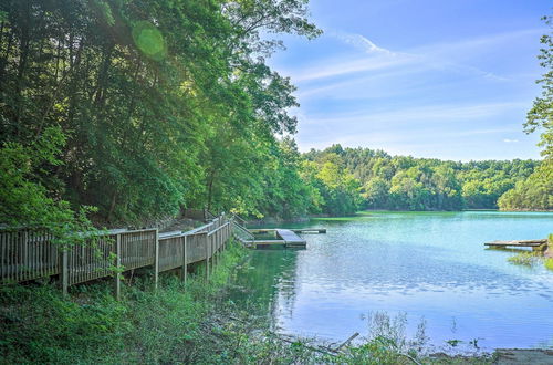 Foto 10 - Sevierville Cabin w/ Wraparound Deck + Lake Access