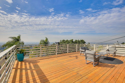 Foto 19 - Bright Whittier Home With Spacious Deck