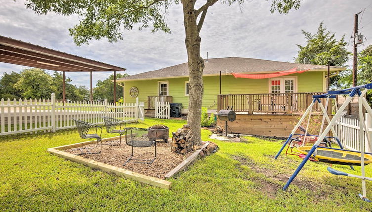 Foto 1 - 'the Gathering Place' Brenham Home on 6 Acres