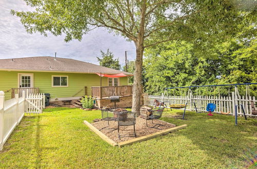 Photo 9 - 'the Gathering Place' Brenham Home on 6 Acres