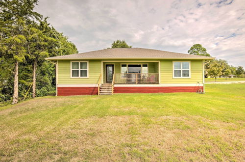 Foto 17 - 'the Gathering Place' Brenham Home on 6 Acres