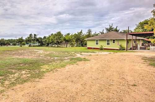 Foto 11 - 'the Gathering Place' Brenham Home on 6 Acres