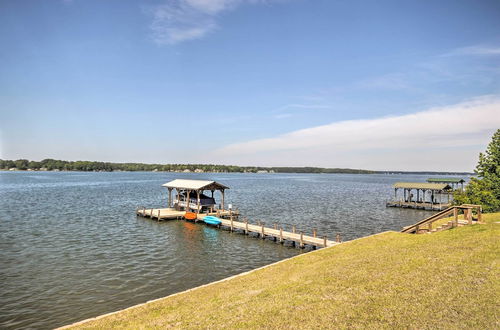 Foto 23 - Elegant Lakefront Gem w/ Dock + Sunset Views