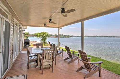 Photo 21 - Elegant Lakefront Gem w/ Dock + Sunset Views