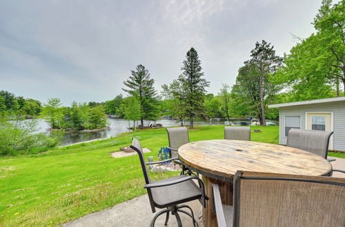 Foto 5 - Lakeside Cabin w/ Fire Pit: Near Pine Point Park