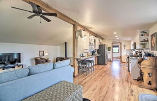 Foto 1 - Lovely Barn Loft w/ Mountain Views on Horse Estate